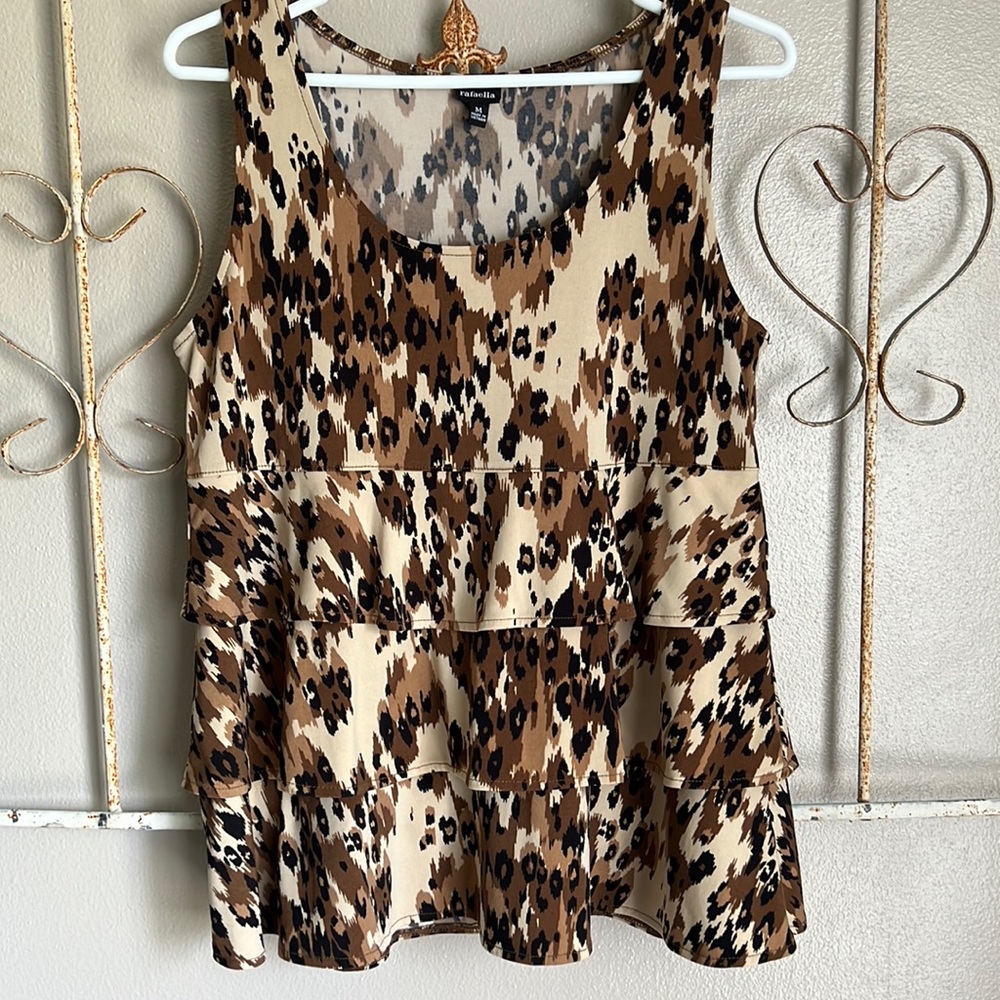 RAFAELLA. WOMENS SLEEVELESS TOP. SIZE M